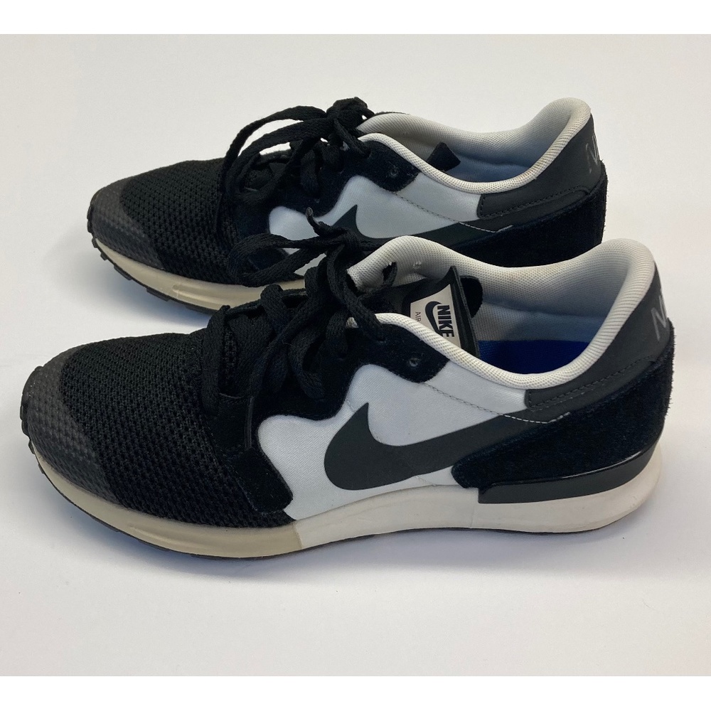 Nike Air Berwuda, Black and White, Men's size 7.5
